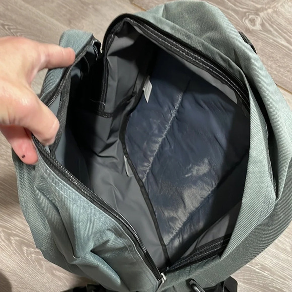 NWT Everest Gray Backpack with Black Details - Picture 11 of 11